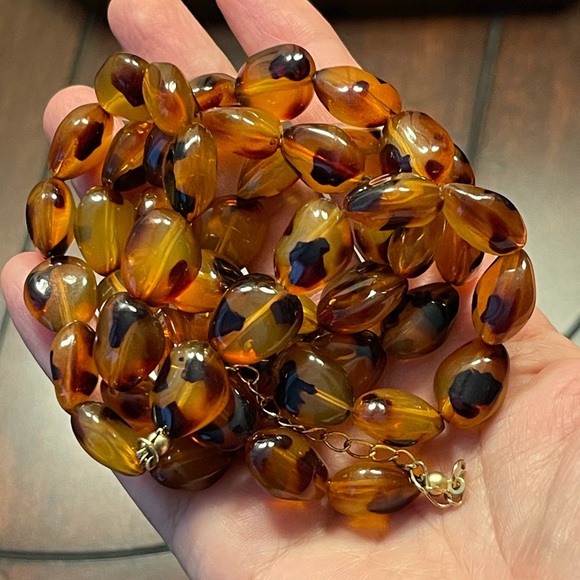Long faux honey amber bead necklace - Picture 3 of 4